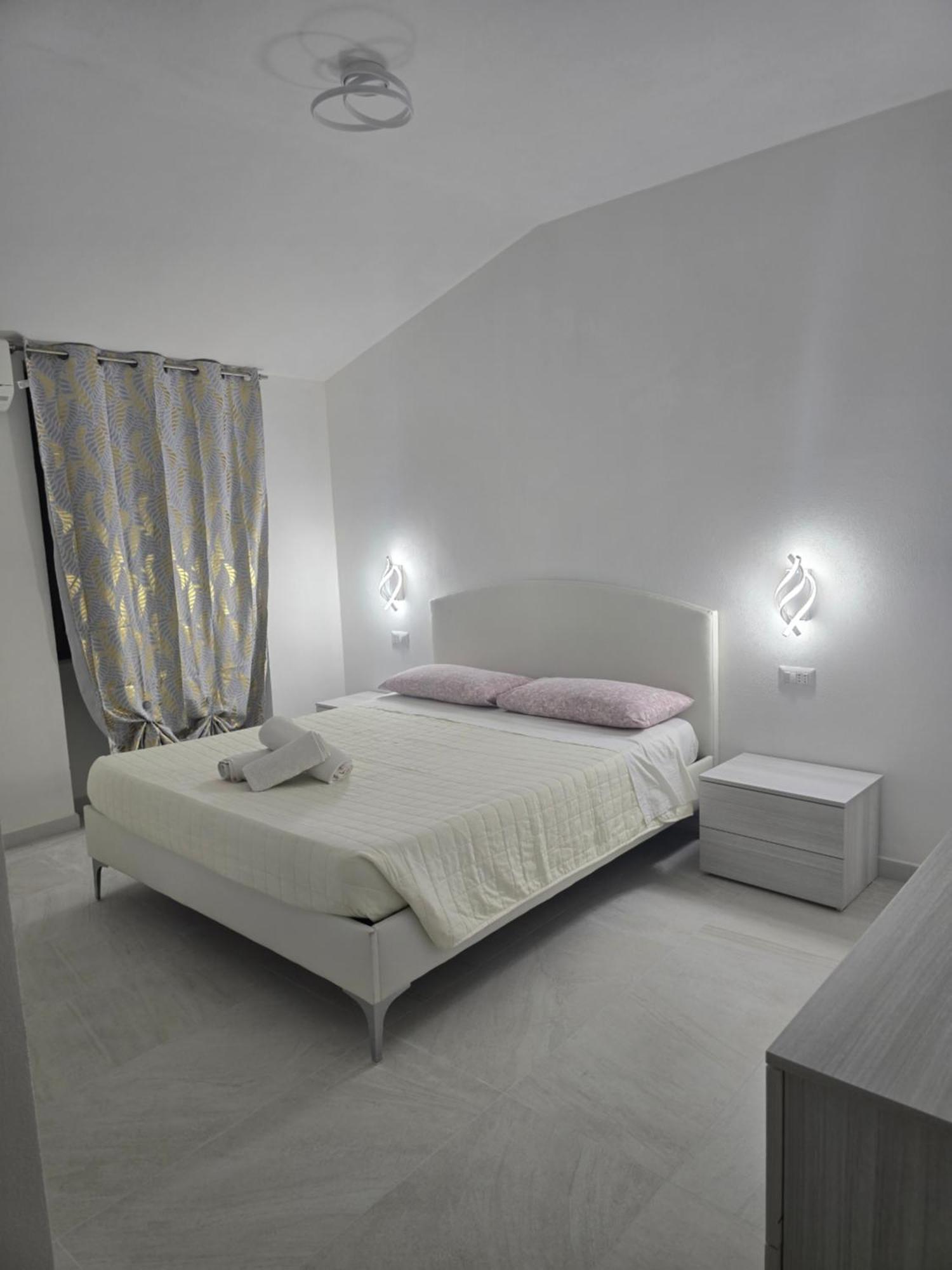 Guest House Tra Rocce E Mare La Maddalena  Kültér fotó