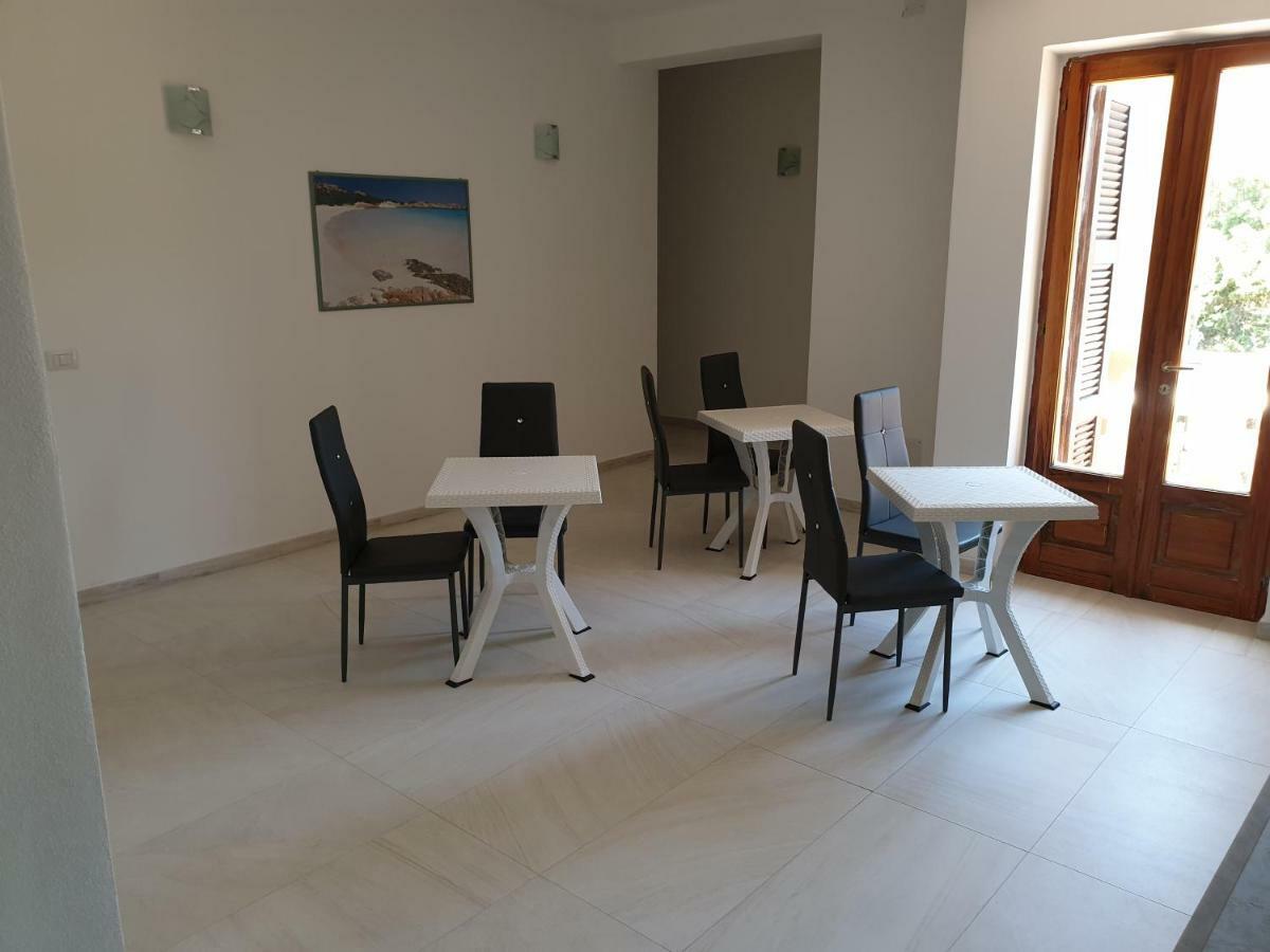 Guest House Tra Rocce E Mare La Maddalena  Kültér fotó