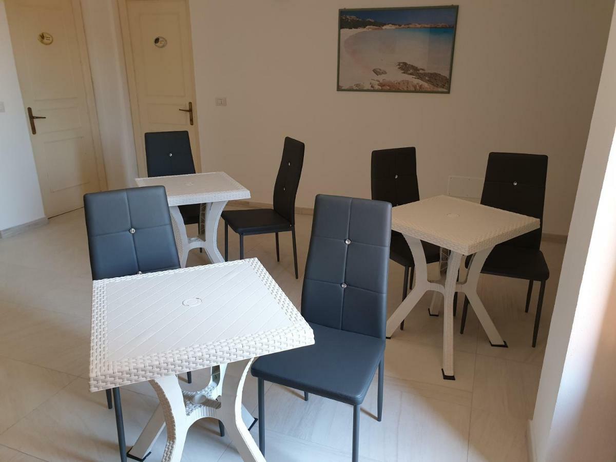 Guest House Tra Rocce E Mare La Maddalena  Kültér fotó