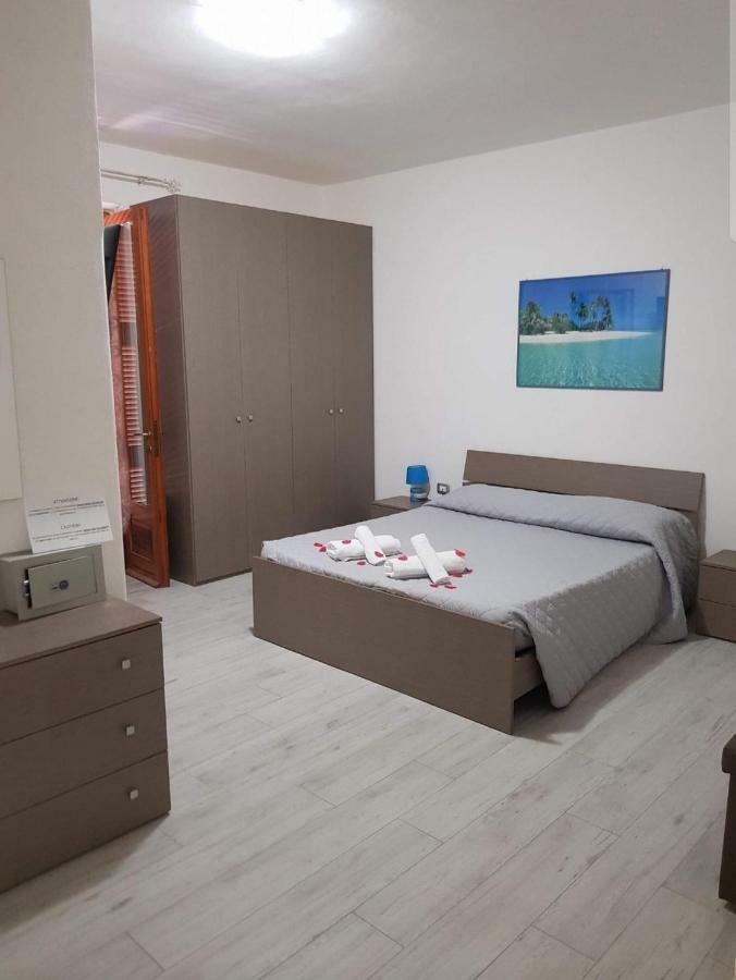 Guest House Tra Rocce E Mare La Maddalena  Kültér fotó